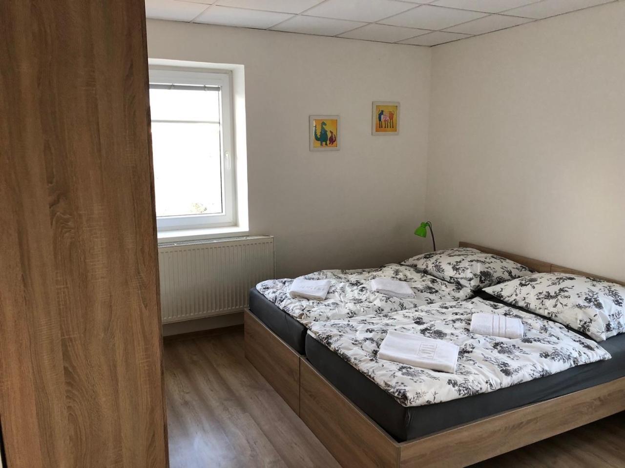 Motel Red Oil Lovosice Bagian luar foto